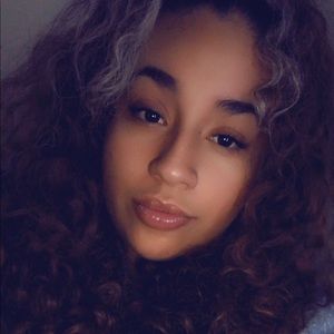 Meet your Posher, Cecilia